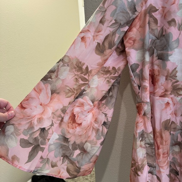 NWT LOUD BODIES Katia Bell Sleeve Dress Pink Floral - Picture 4 of 4